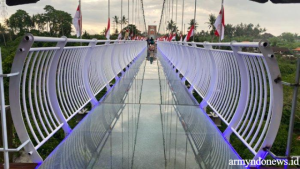 8 Tempat Wisata Jembatan Kaca di Indonesia